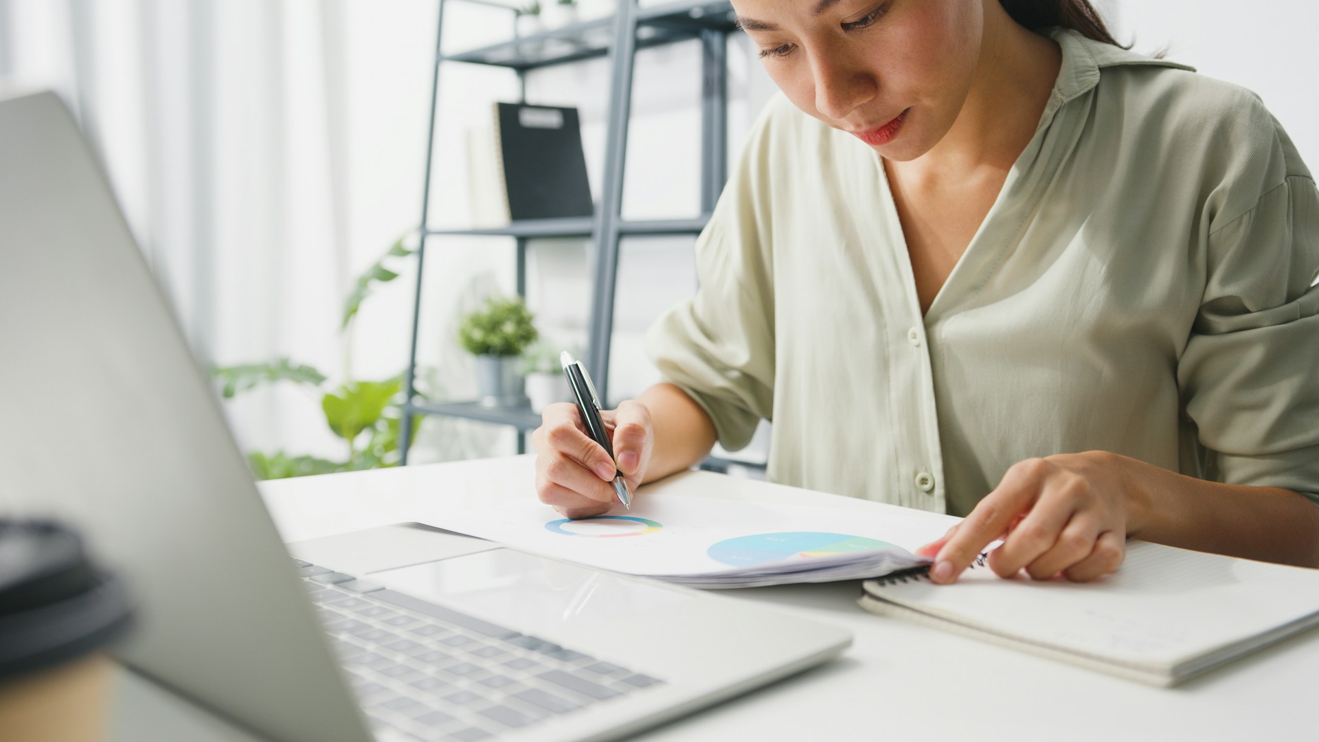 Cash Value Life Insurance Pros and Cons Explained