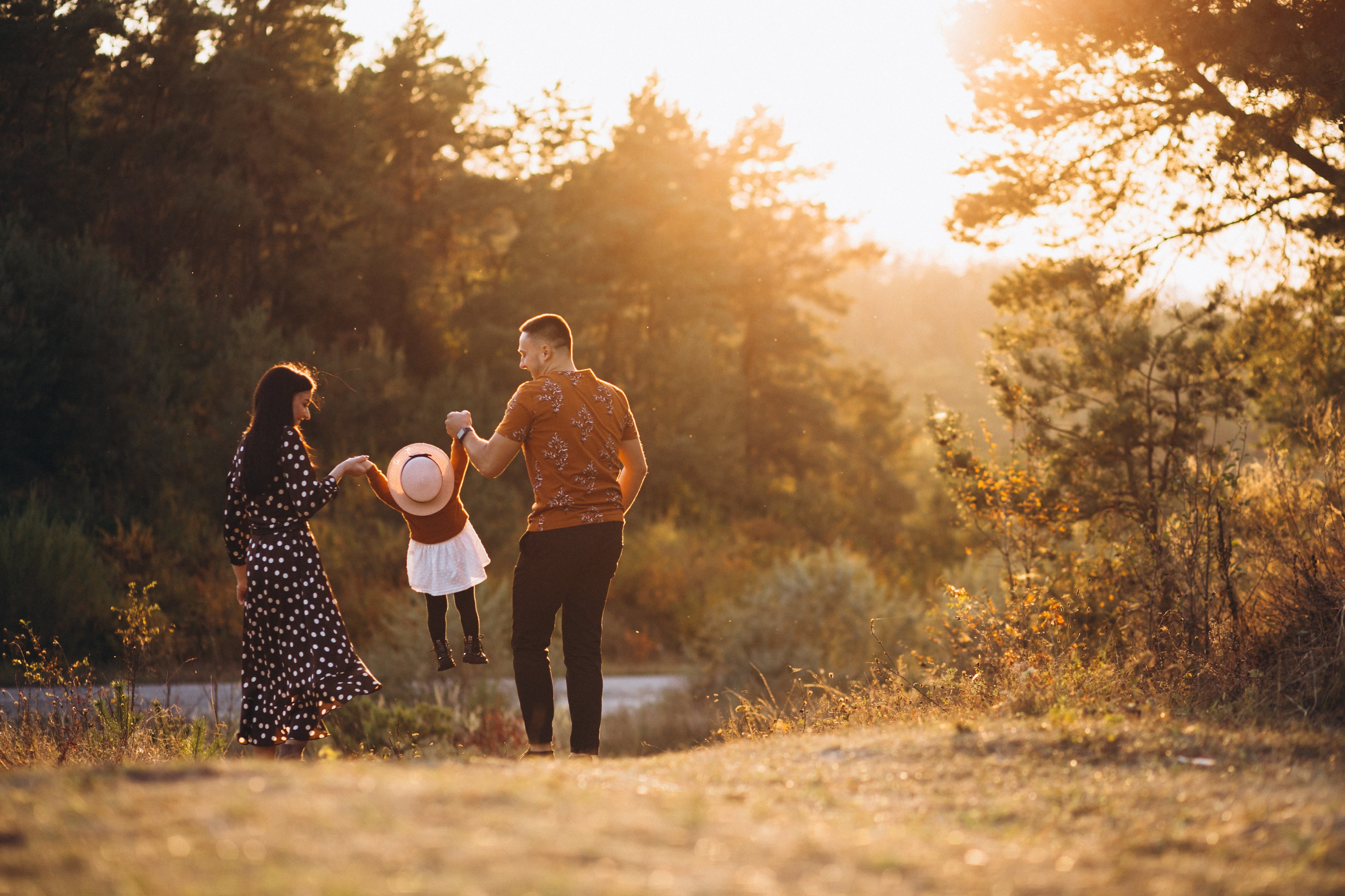 family-with-their-little-daughter-autumn-field